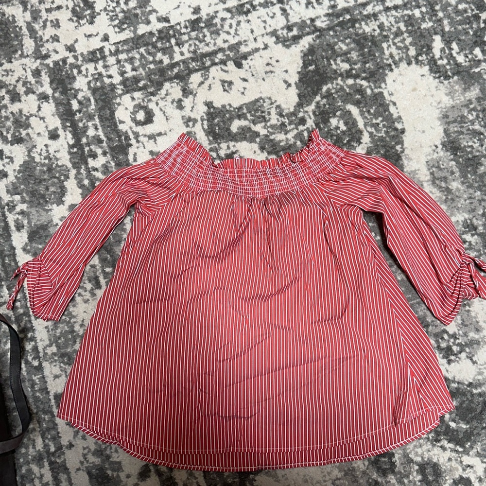 Women’s scoop neck top